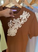 blusa mila bordada lateral c/crochê 2969