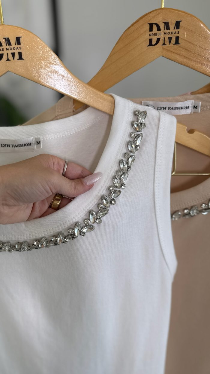 blusa jade c/pedraria na gola 3175 blusa jade c/pedraria na gola 3175