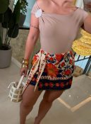 body c/ broche perolado safira 3574