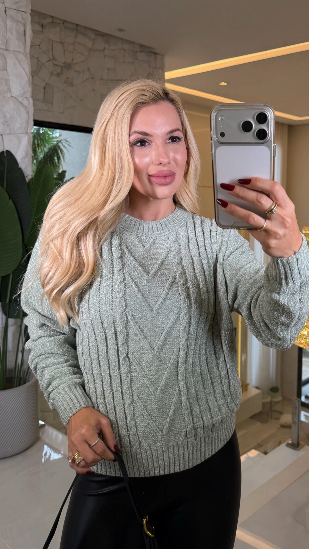 blusa chenille ombro a ombro 3889 blusa chenille ombro a ombro 3889